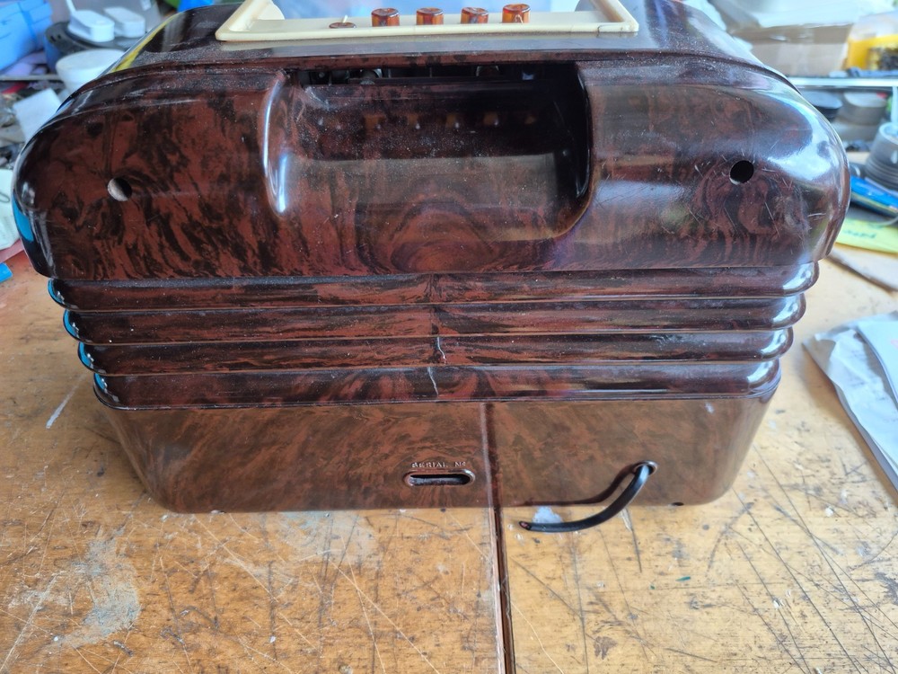 Bush DAC 10 Compact Bakelite Valve Radio c1950, does work