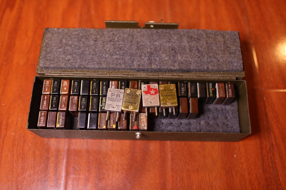 Signal Corps CS-137 Case w/ Frequency Quartz Crystals