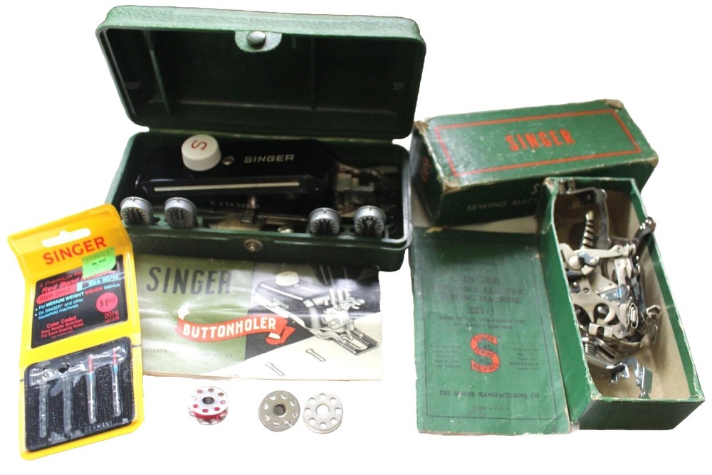 VINTAGE SINGER SEWING MACHINE 678-3A CASE BUTTONHOLER & ACCESS #AJ 900545