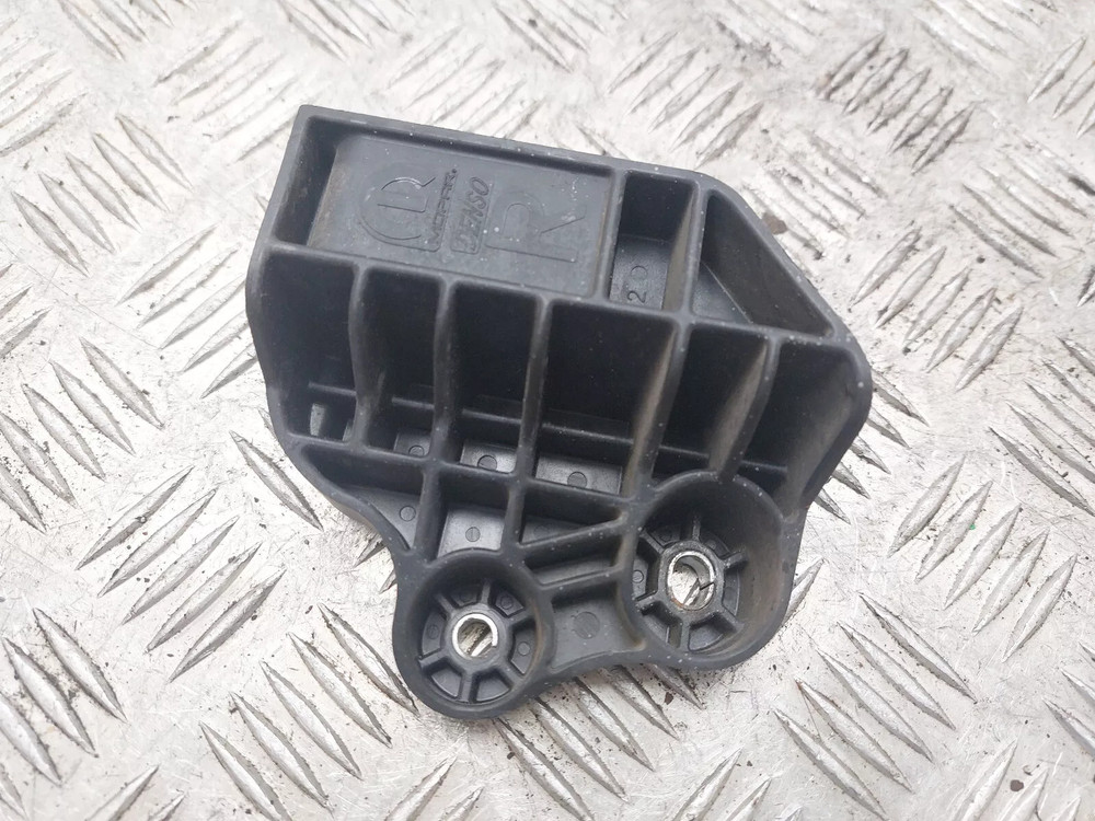 FIAT TIPO RADIATOR MOUNT BRACKET RIGHT DRIVER SIDE 2017