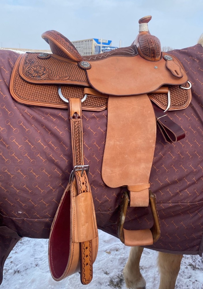 NEW! 15 inch Seat SRS Roping Saddle