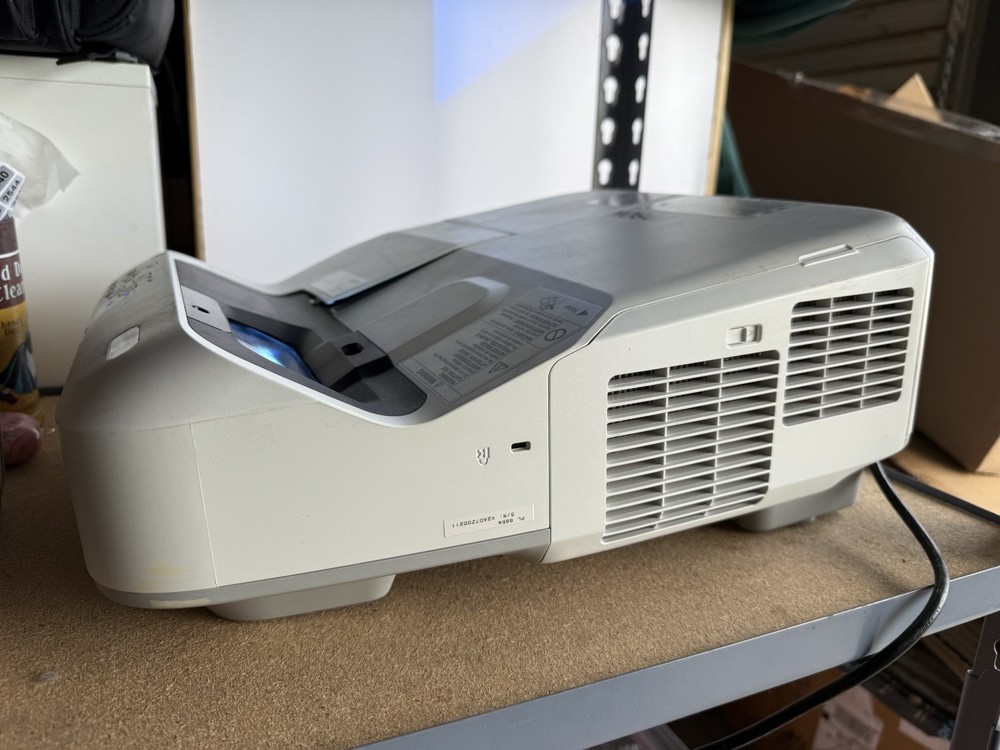Epson LCD Projector PowerLite 685W Model H744A