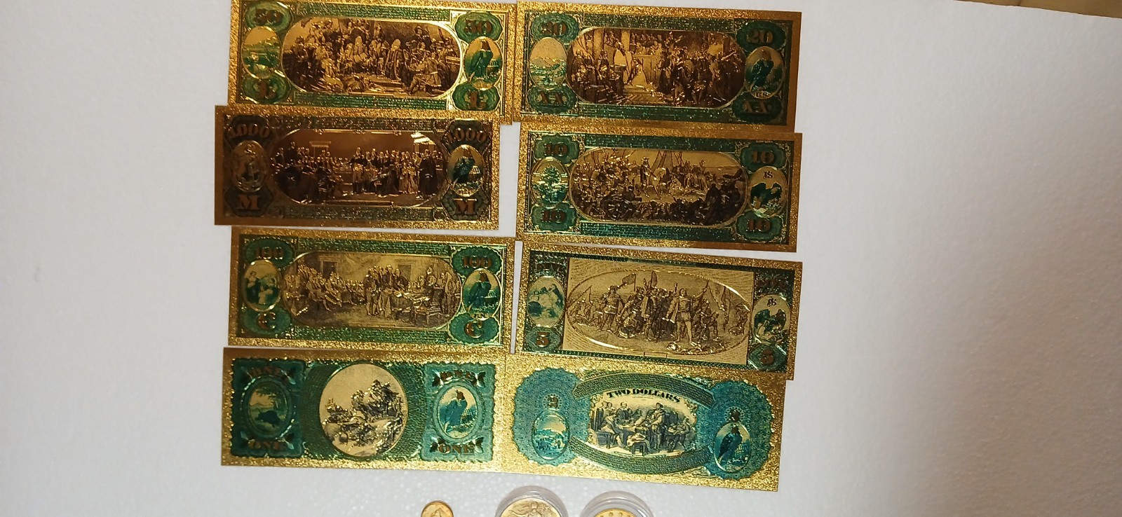 Lot of 80 novelty US coins and bills.