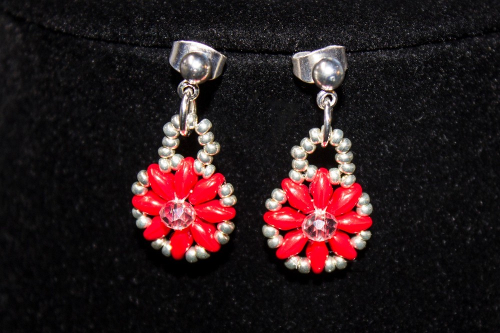 Silver Plated Handmade Bead Woven Red Flower Daisy Stud Earrings