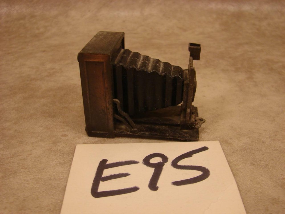 E95 VINTAGE PENCIL SHARPENER MINIATURE BOX CAMERA