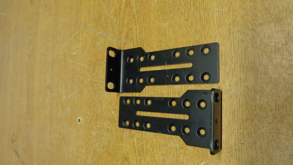 Ruggedswitch RSG2100 RUGGEDCOM Rack mount ears.