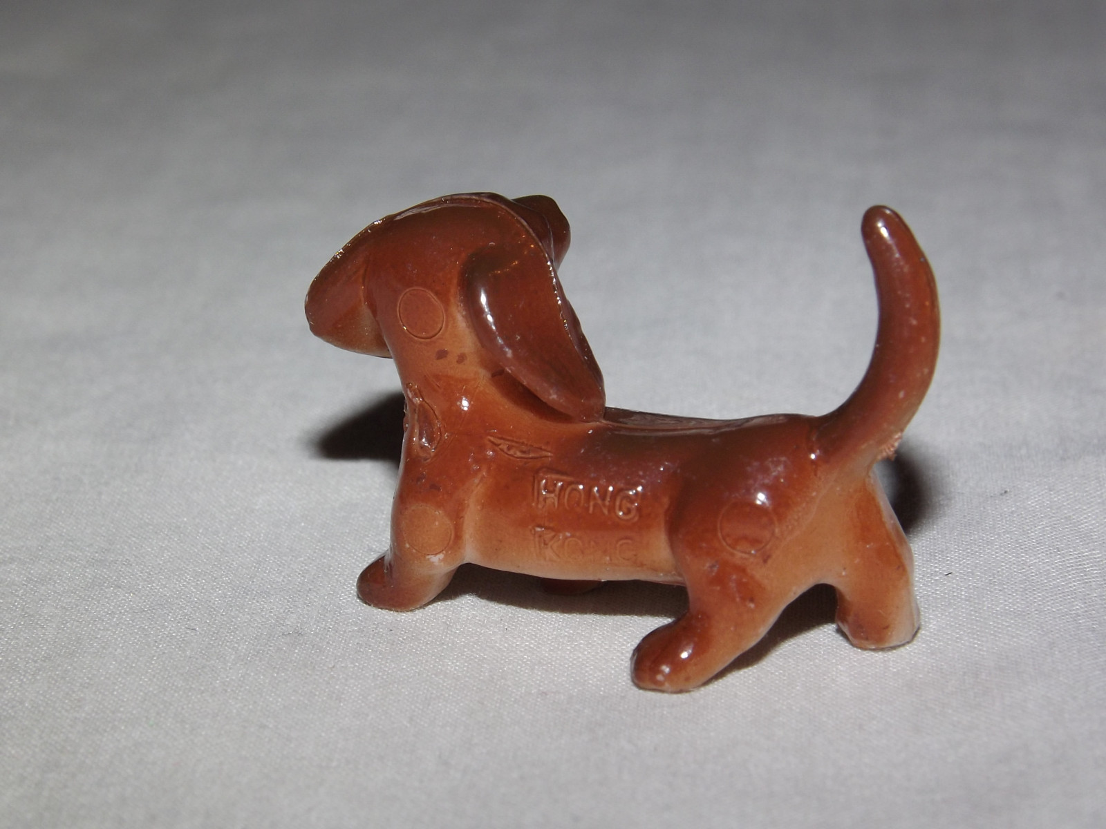 VINTAGE TOY 1960S HAND PAINTED PLASTIC MINI DOG DACHSUND
