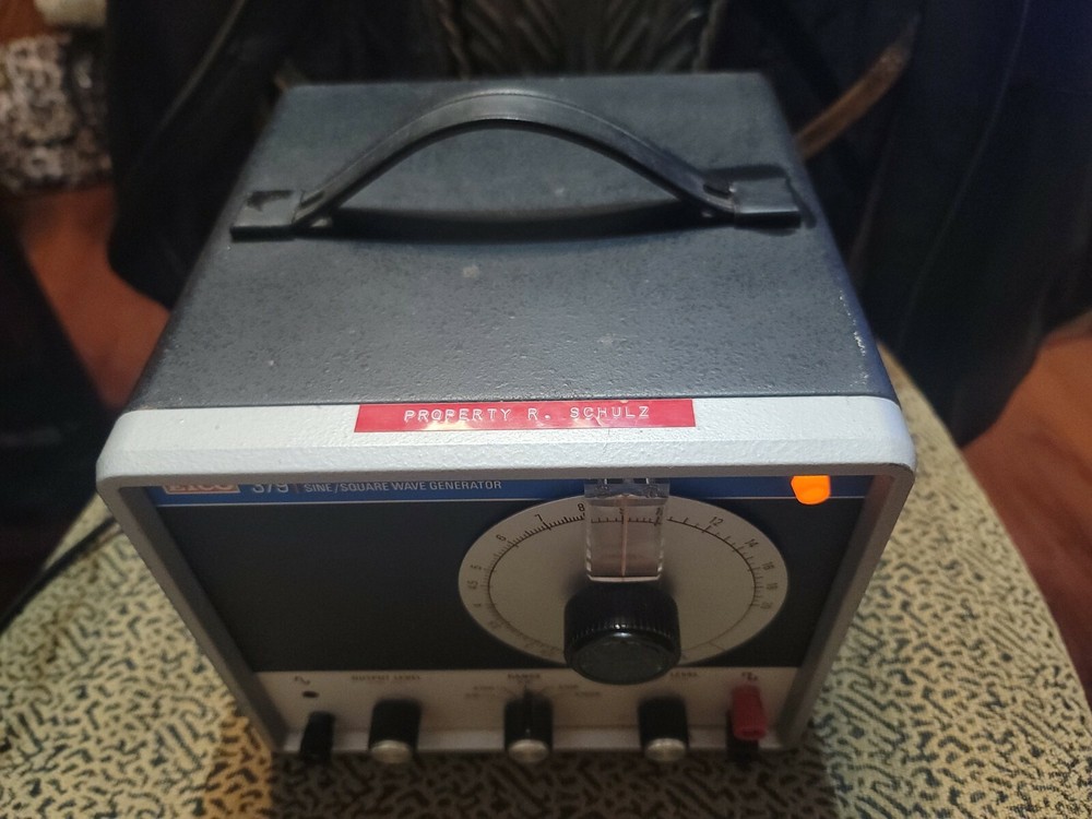 EICO Solid State Fet Sine/Square Wave Generator 379