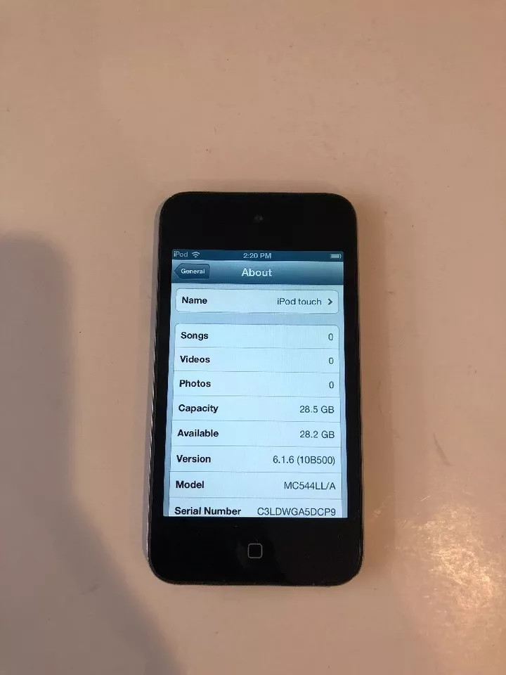 Apple iPod touch 4th Generation Black (32 GB) - Good Condition A+
