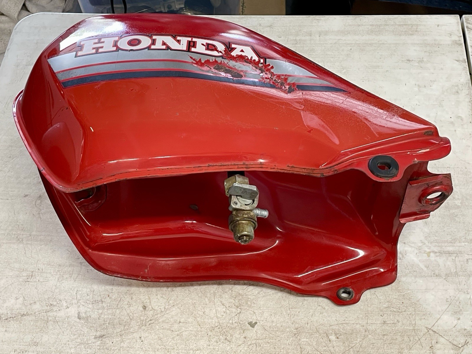 1985-87 Honda ATC 250ES Big Red Gas Fuel Tank OEM W/ KEIHIN Petcock Rust Free