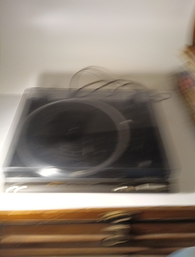 Techniques Turntable SL-BD20 Hinge On Lid Broke , Needs Belt ,Does Powers On