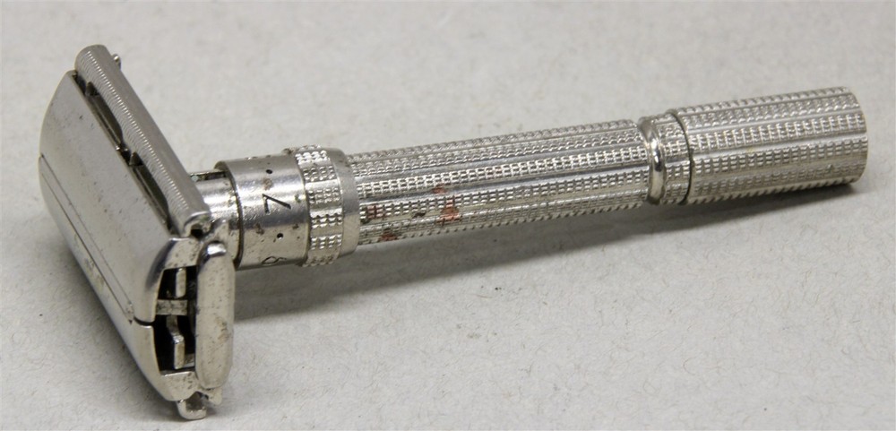 1967 GILLETTE Slim Adjustable Safety Razor Chrome M2 Date Code w/Simplex Blade