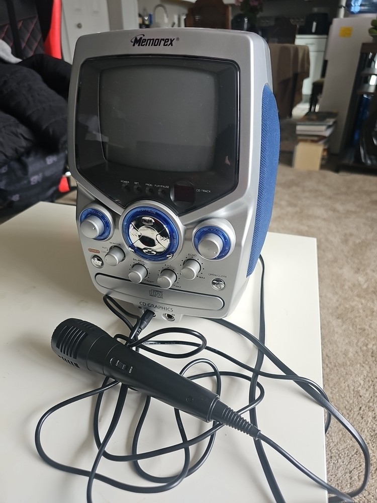 Memorex CD Graphics Portable Karaoke Machine With Microphone 7 Disc Party Read