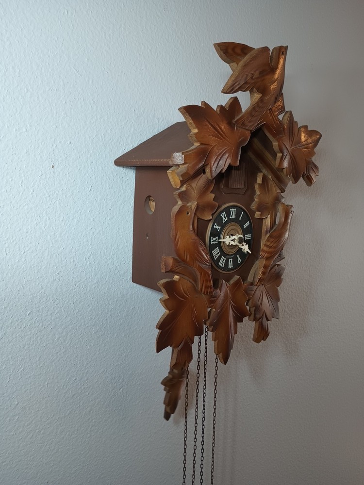 Black Forest Three Bird Cuckoo Clock 8-Day Mdl.25 Weights Driven Keeps Time Read