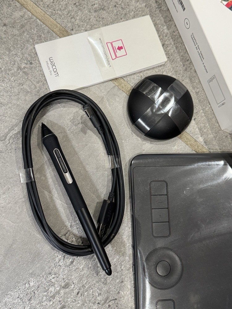 New Wacom Intuos Pro Medium PTH-660 Graphics Tablet