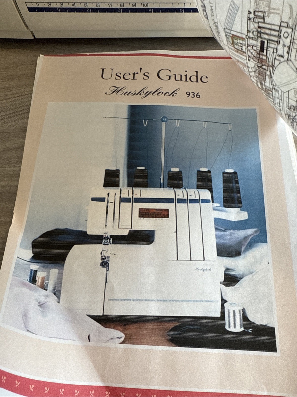 Husqvarna Viking Huskylock 936 Serger Sewing Machine Pedal Manual Extras Works