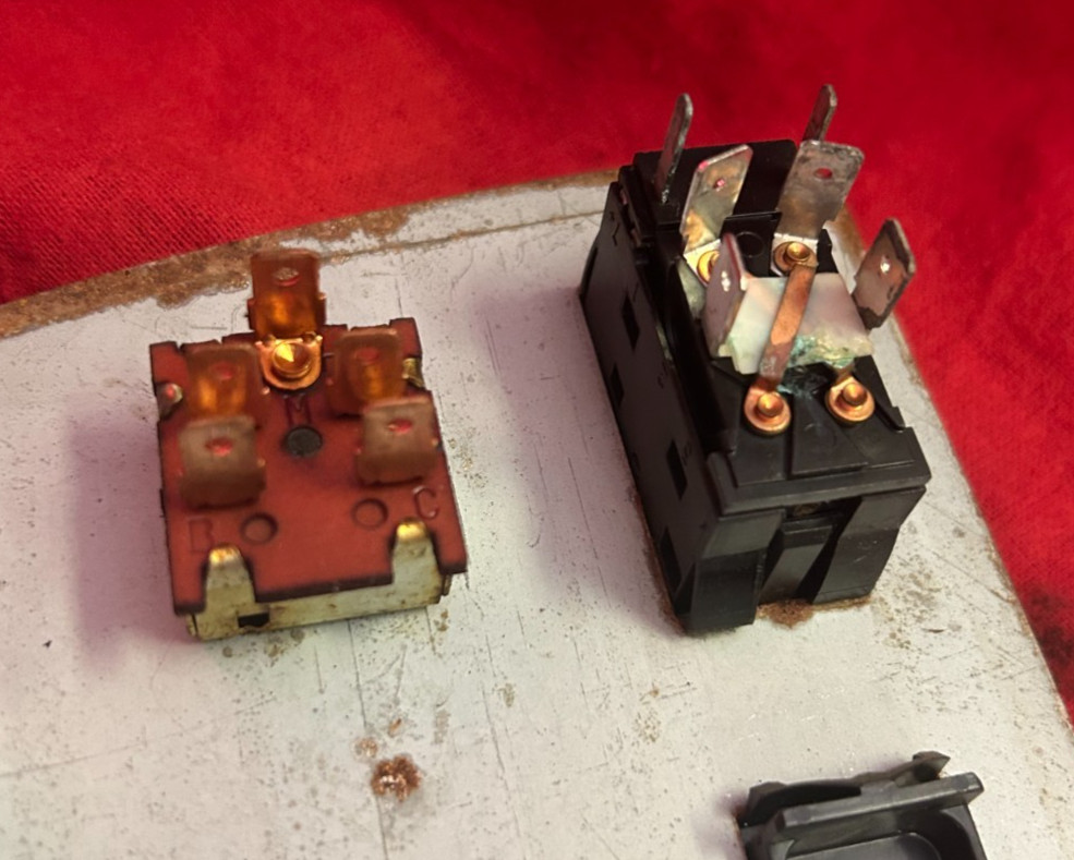 INTERNATIONAL DASH PANEL , 3592514C91 , TEMP CONTROL , A/C , VOLUME, SLPR DOME