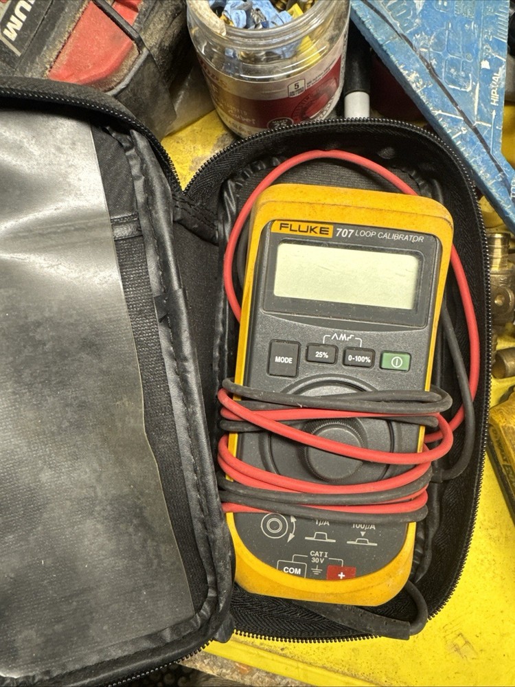 Fluke 707 Loop Calibrator with Test Leads and Soft Bag Pre-owned