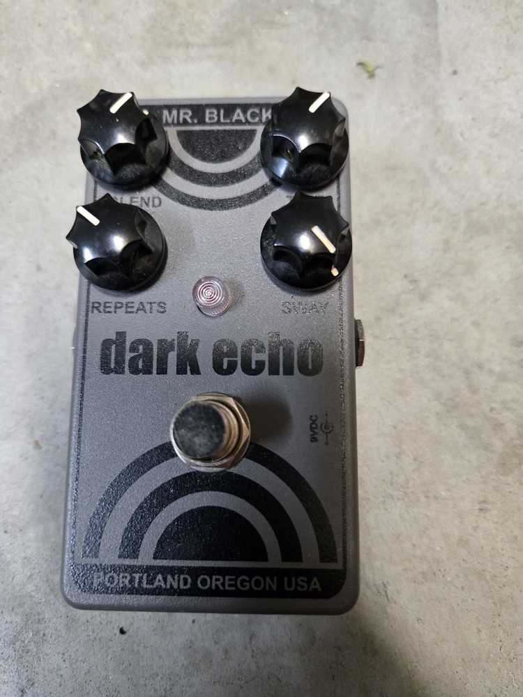 Mr Black Dark Echo Guitar Pedal