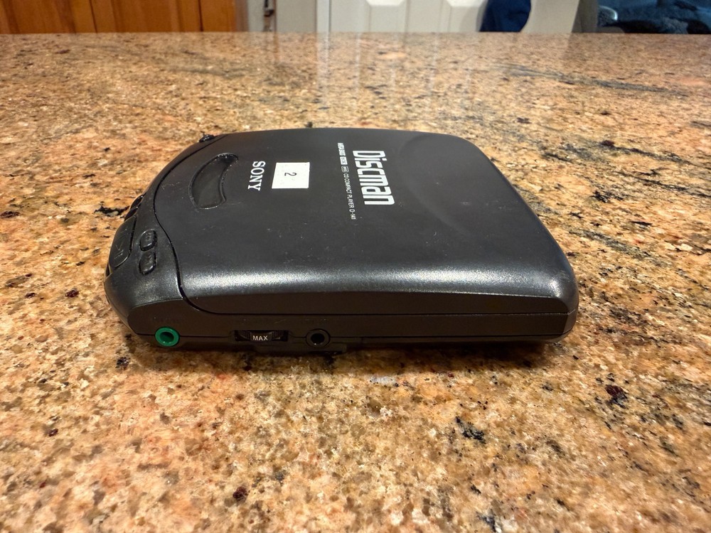 SONY DISCMAN D-141 CD PLAYER BUNDLE - WORKING CONDITION (SEE VIDEO)
