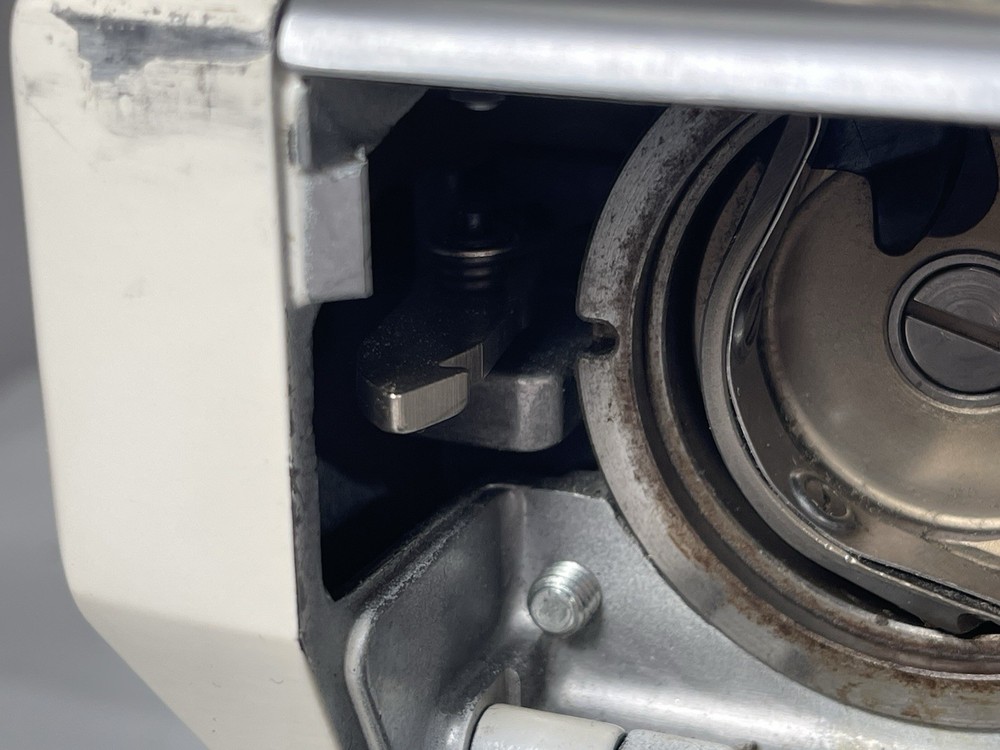 Bernina 1260 Sewing Machine READ