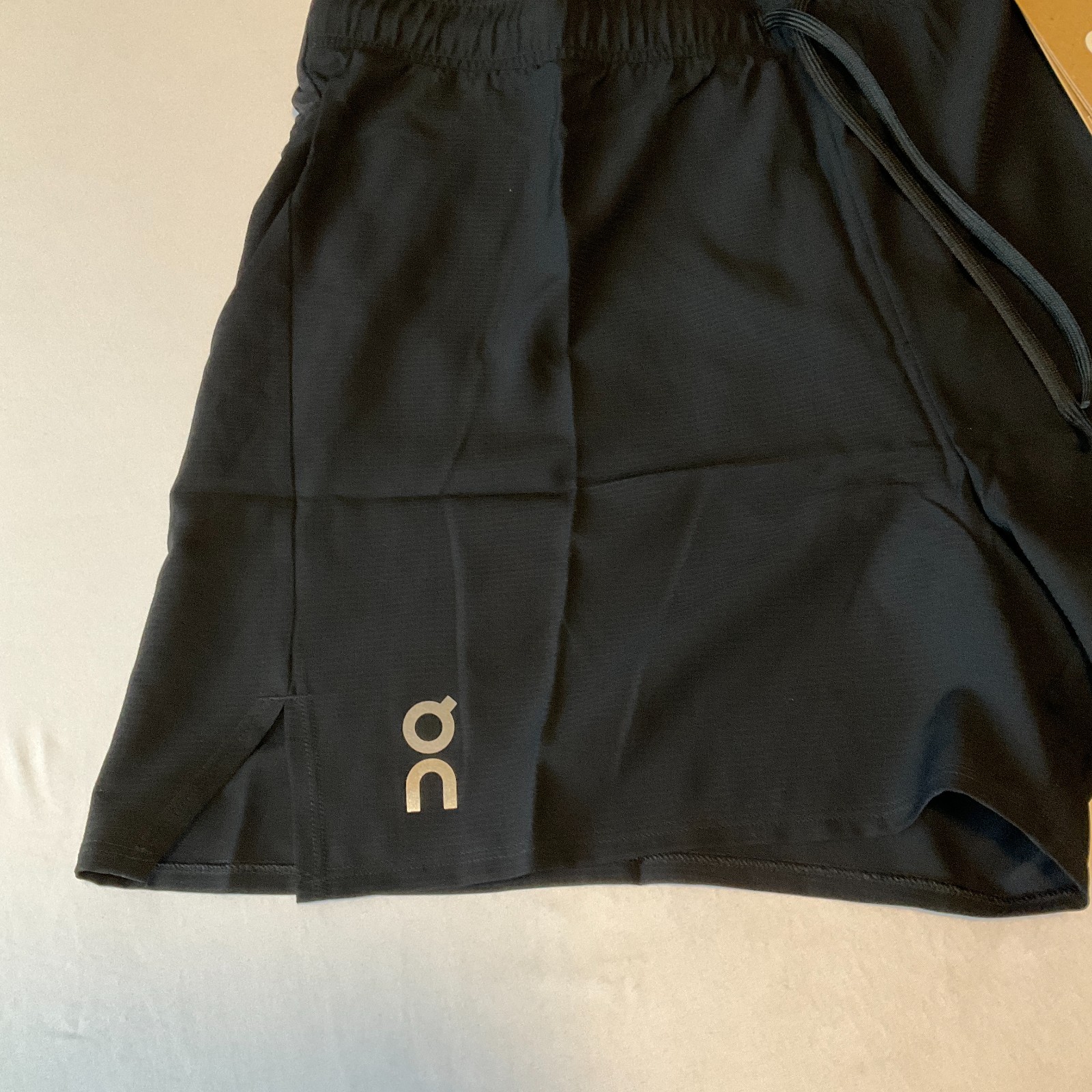 On Cloud Trail Shorts Mens Size L Black Light Weight Drawstring Stretch Waist