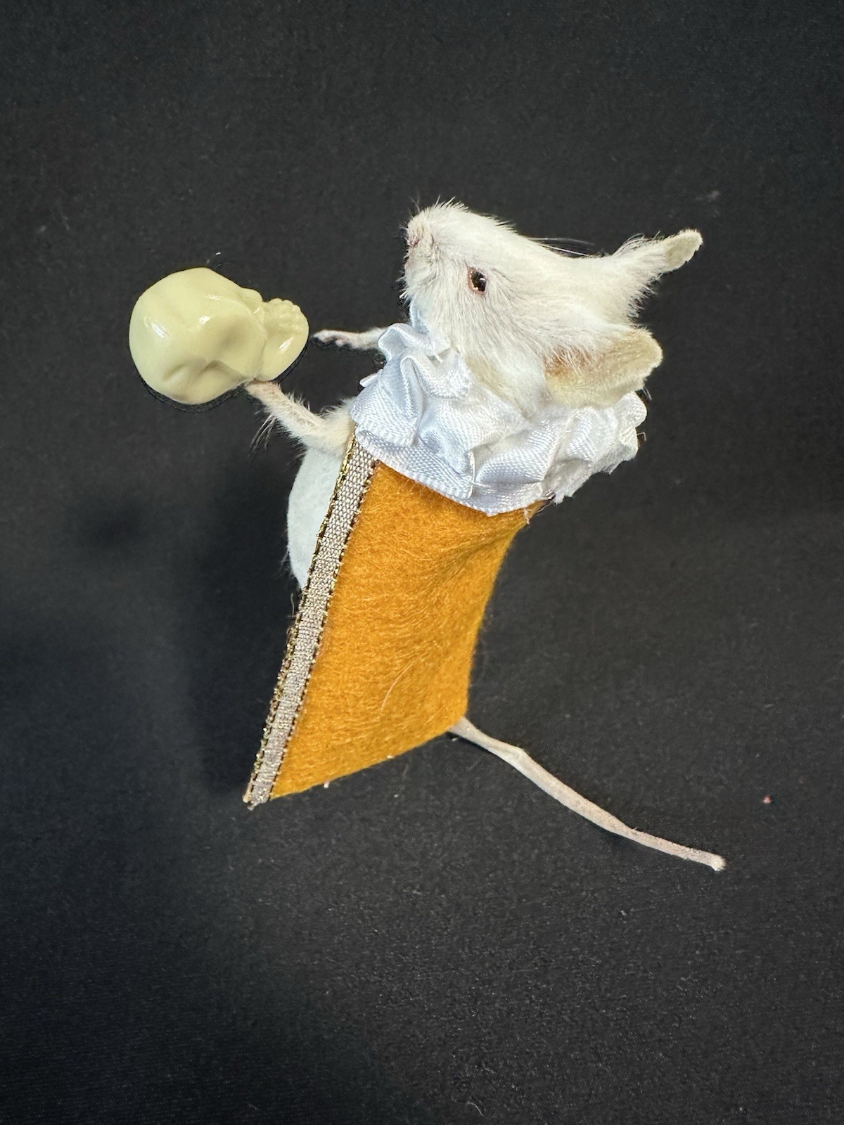 Taxidermy Mouse Hamlet Mouse Oddities Curiosities Taxidermy Art