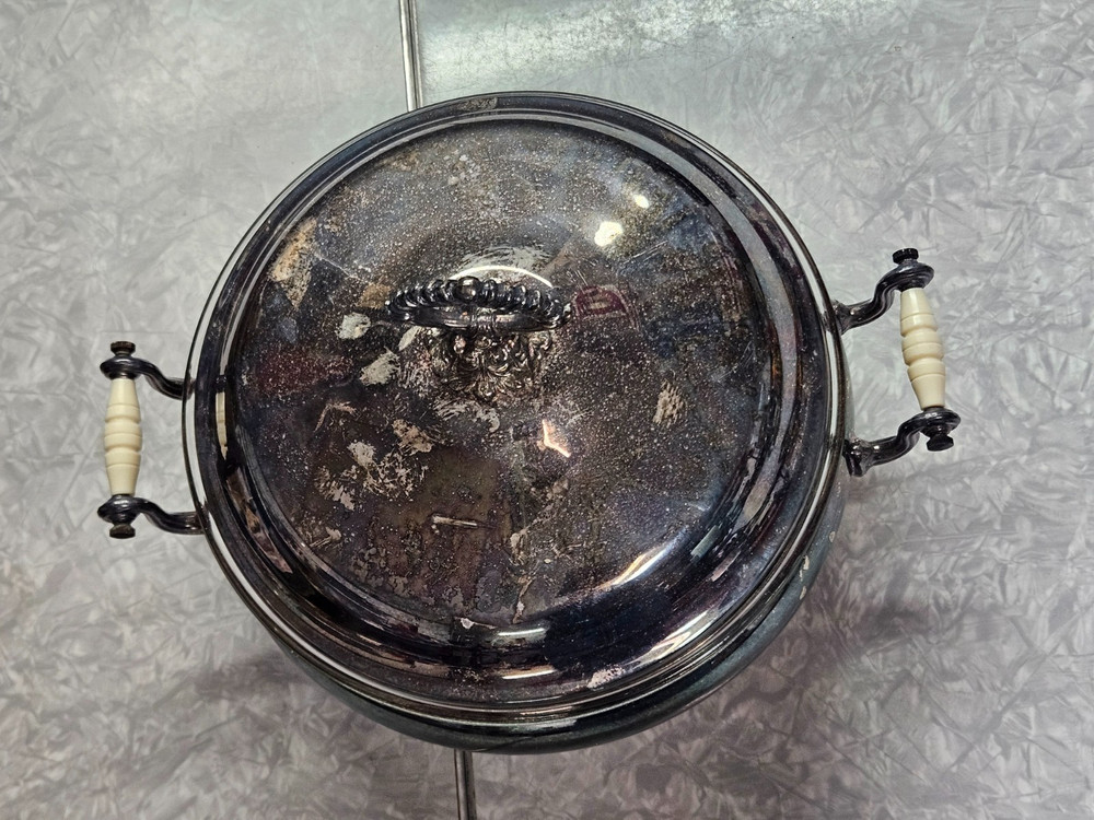 Vintage silverplate covered divided server w/ Glasbake insert 9.5" footed