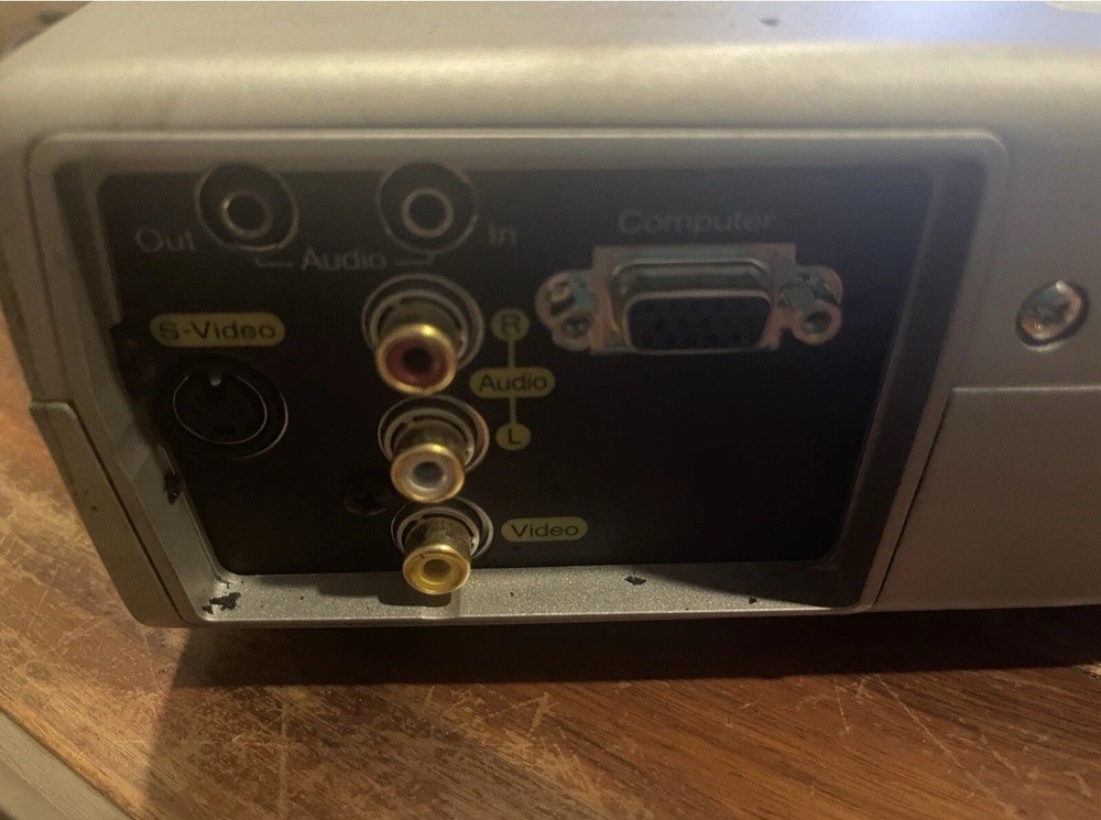 Epson LCD Projector Model EMP-710 PowerLite 710c 100-240v USED With Case