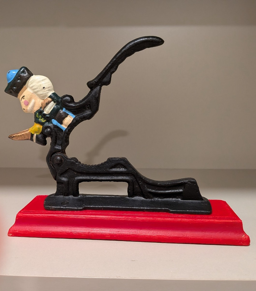 Nutcracker-vintage-Cute for the holidays.