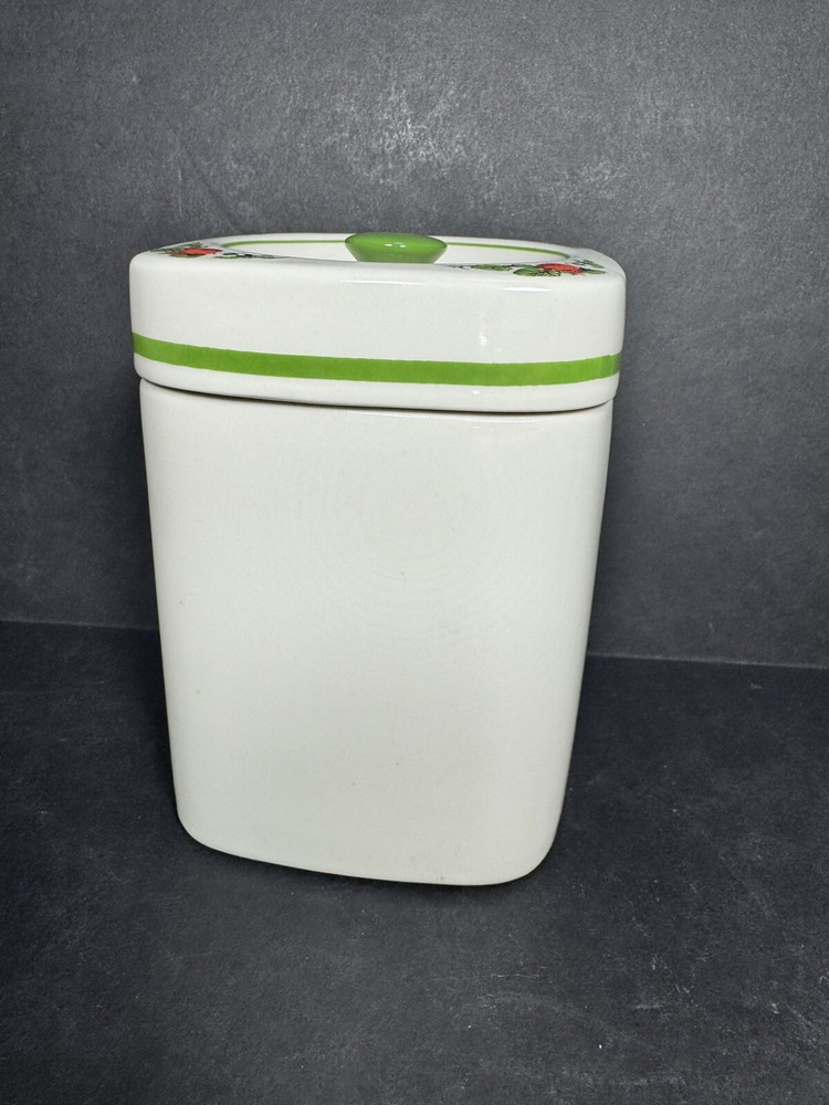 Daeware Kitchen Canister Ceramic Strawberries 5.75x4x4 (61)