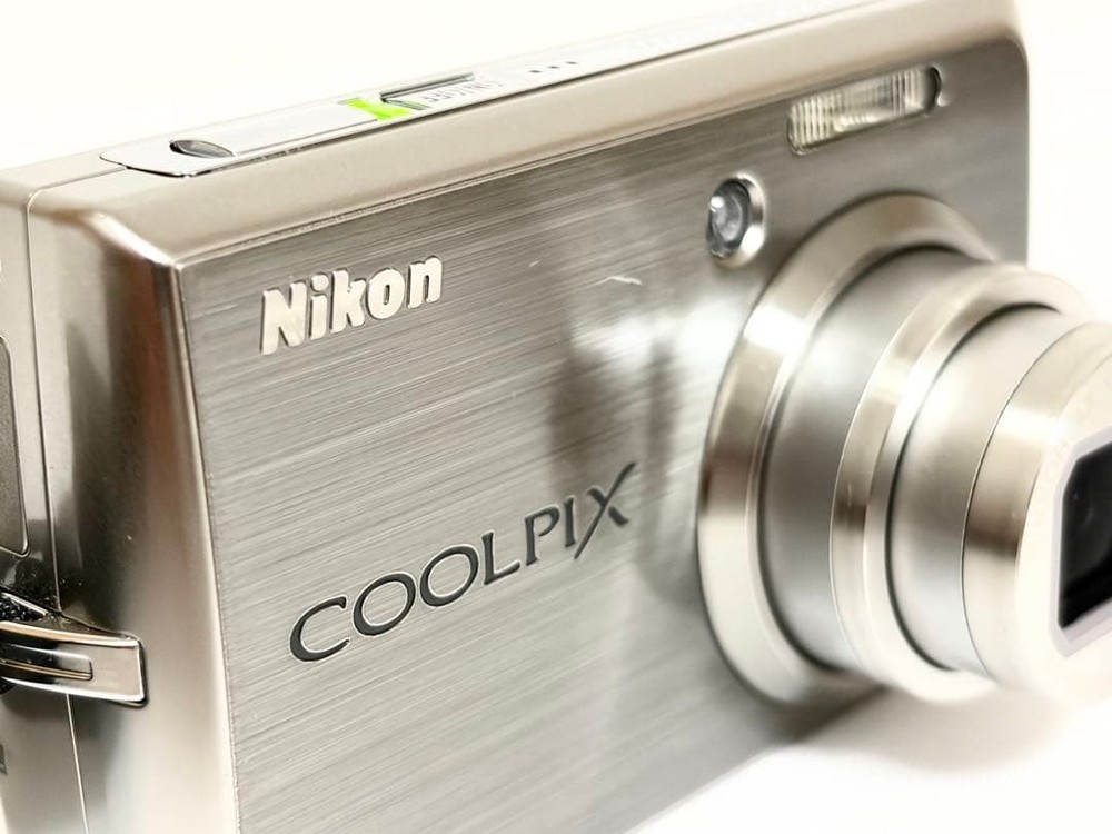 Nikon COOLPIX S600 Compact Digital Camera Tested Excellent Condition Accessories