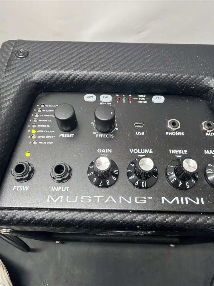 Fender Mustang Mini PR-1198 1