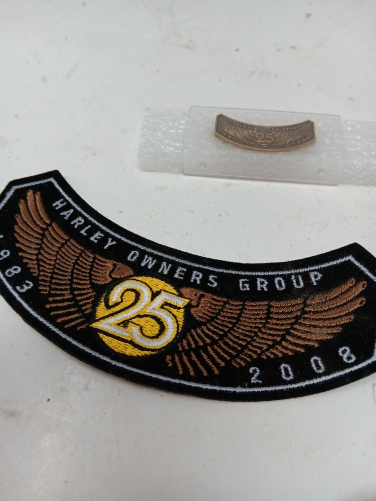 2 Harley-Davidson Pins & 2 Patches