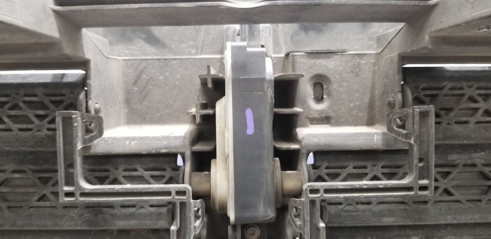 22 FORD F150 UPPER AIR SHUTTER 5.0L