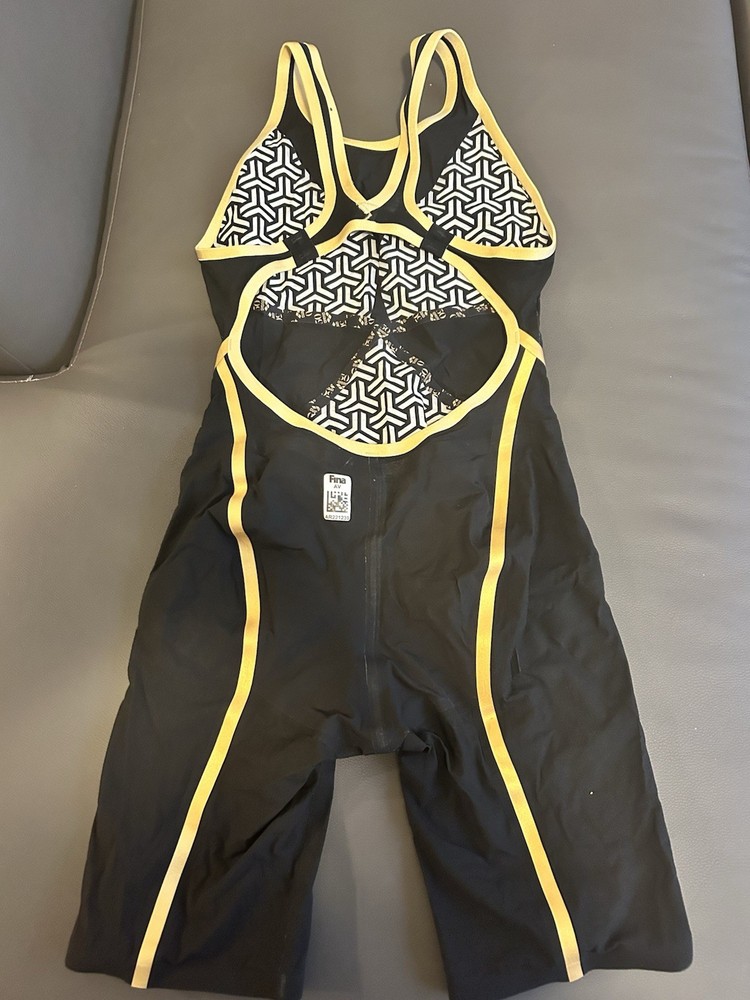 Arena Powerskin Carbon Glide Size 28 Open back