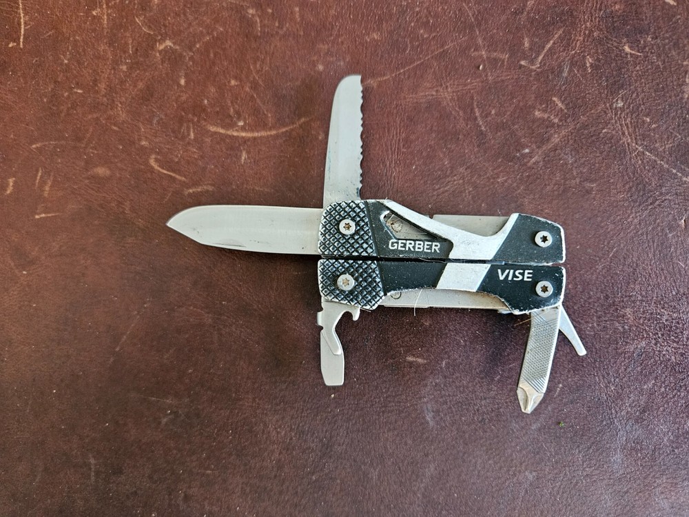 One Gerber Vise / Splice Keychain multitool TSA