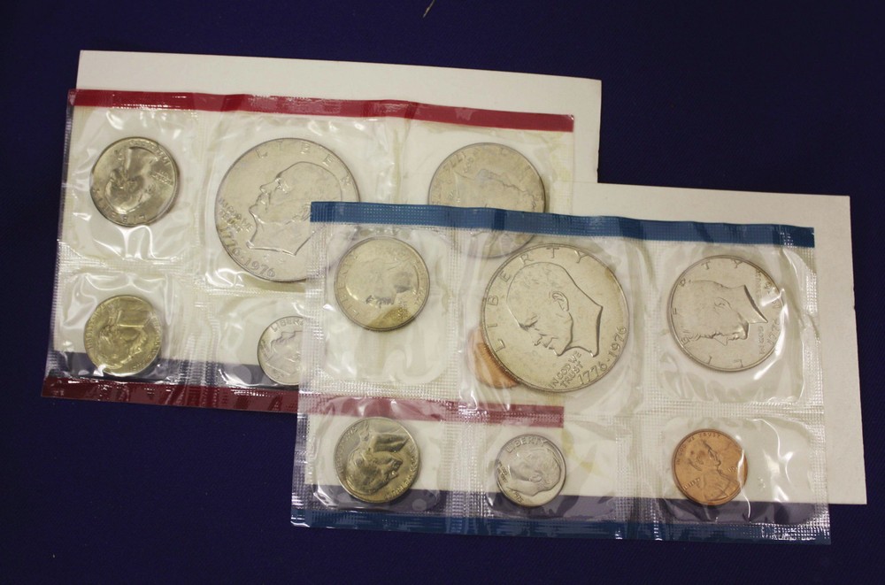 1975 MINT SET ISSUED BY U.S. MINT as Pictured.  No Envelope