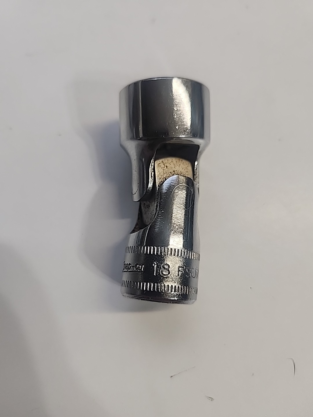 Snap-on Tools FSUM18 18mm 3/8" Drive Shallow 6-Point Universal Swivel Socket