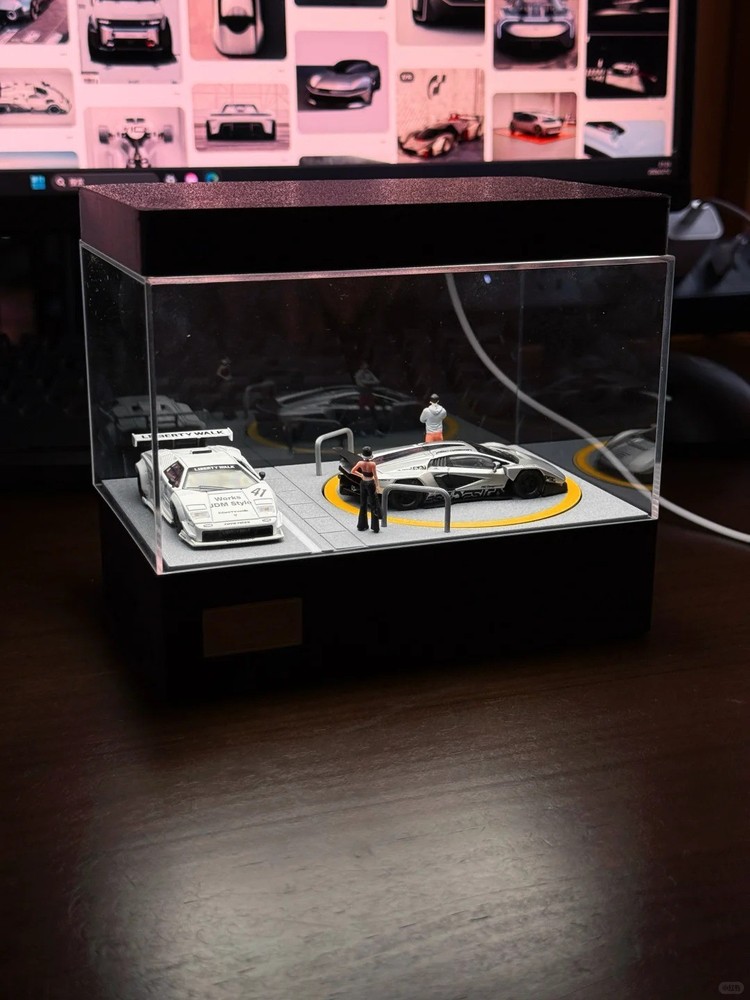 1:64 Scale Desktop Rotating Parking Diorama Display Model