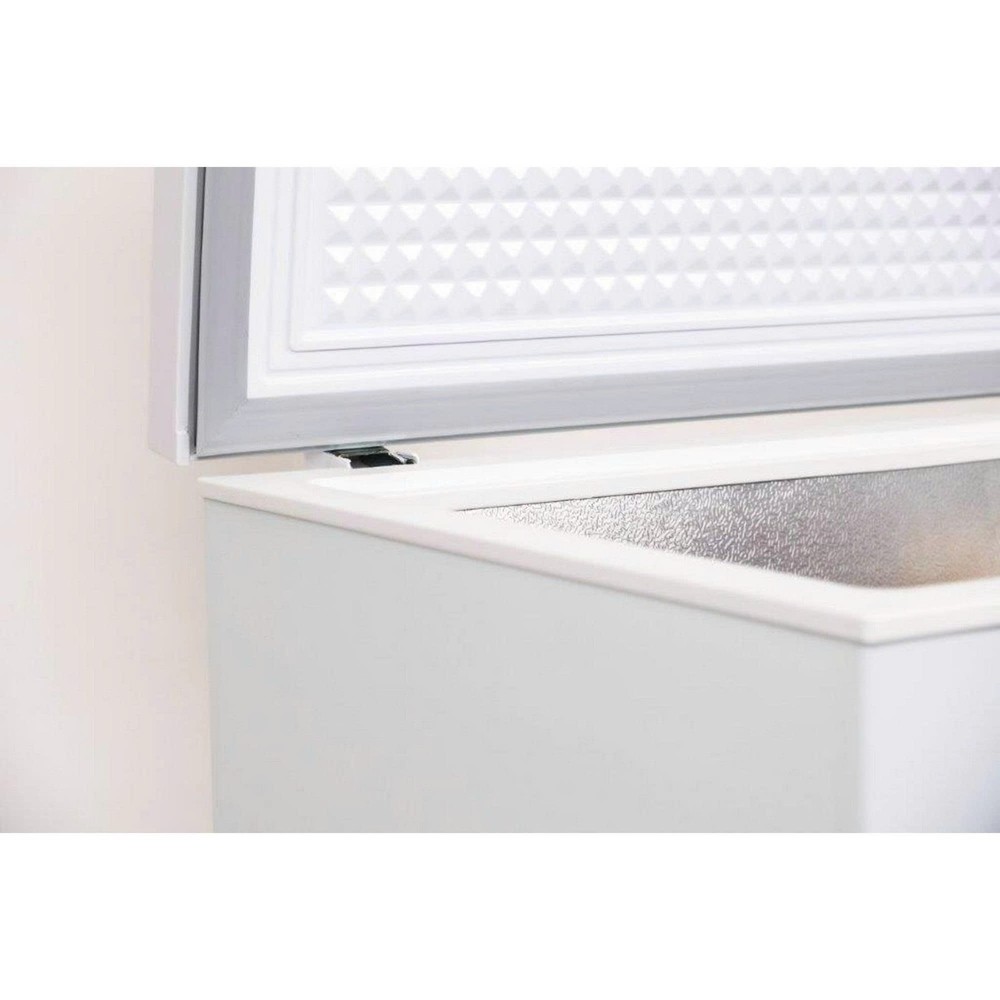 Frigidaire 7.0 Cu. ft. Chest Freezer, EFRF7003, White
