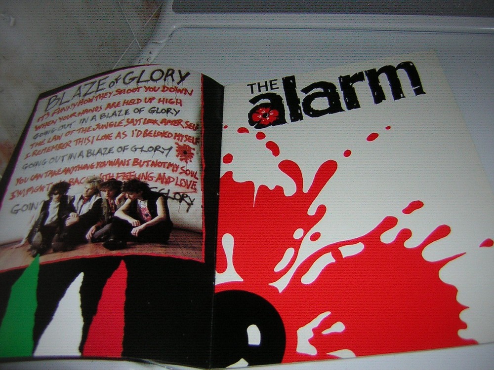 THE ALARM TOUR BOOK /TOUR PROGRAM ABSOULUTE TOUR 1985 MIKE PETERS VINTAGE