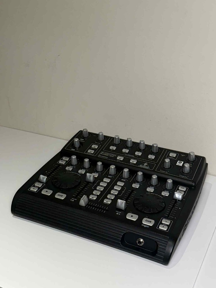 Behringer B‑Control Deejay BCD3000