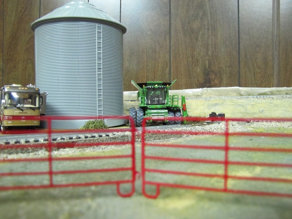 1/64 Custom Scratch-Cast Corral Panel - Qty. 1 Red - These attach together