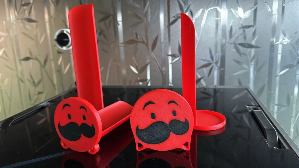 Pringles can lid chip dispenser