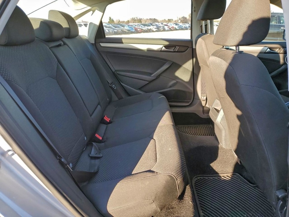 PASSAT 2014 Glove Box 4983673