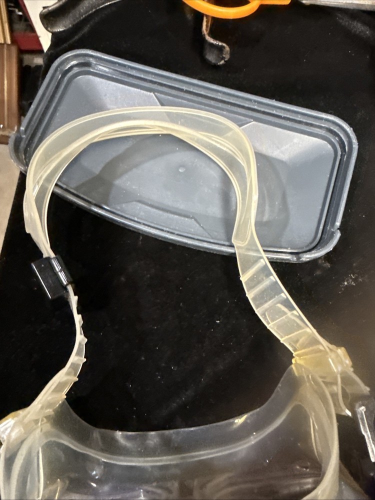 USED ScubaPro Solara Mask - Blue WITH CASE NEEDS A GOOD CLEANING