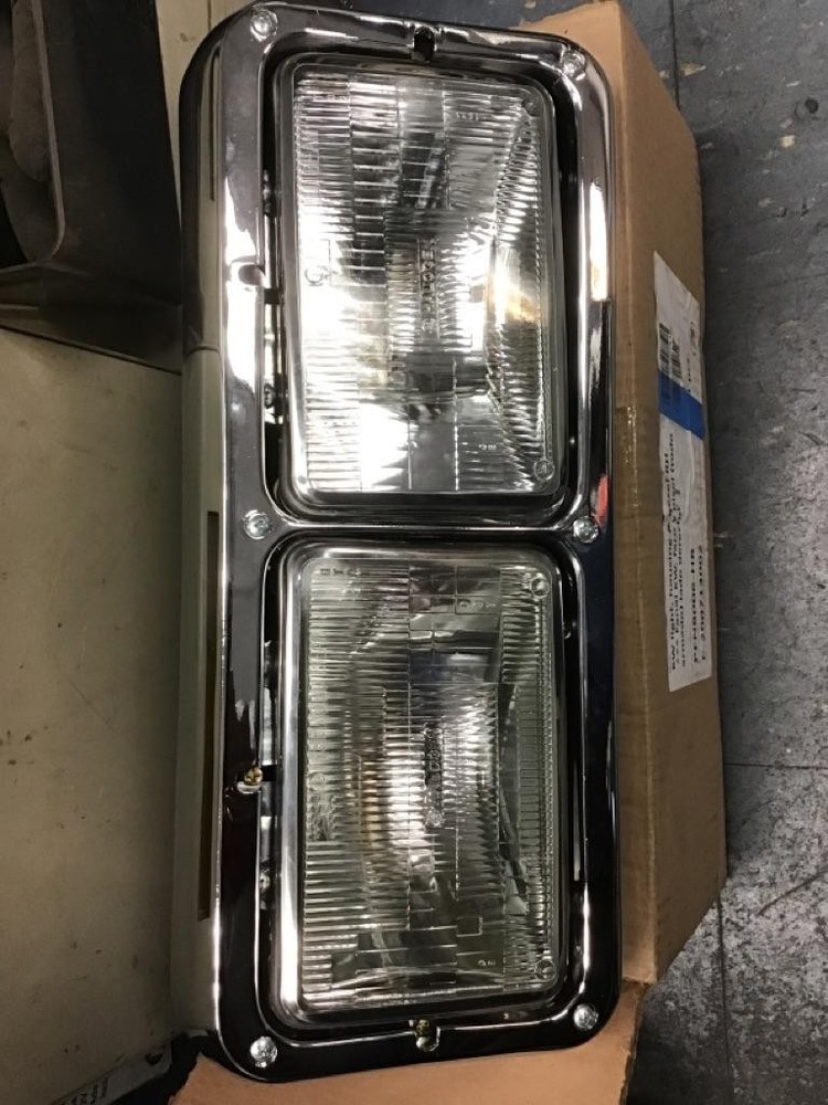 For KENWORTH T600 1984-2007 HEADLIGHT Right ,  OH