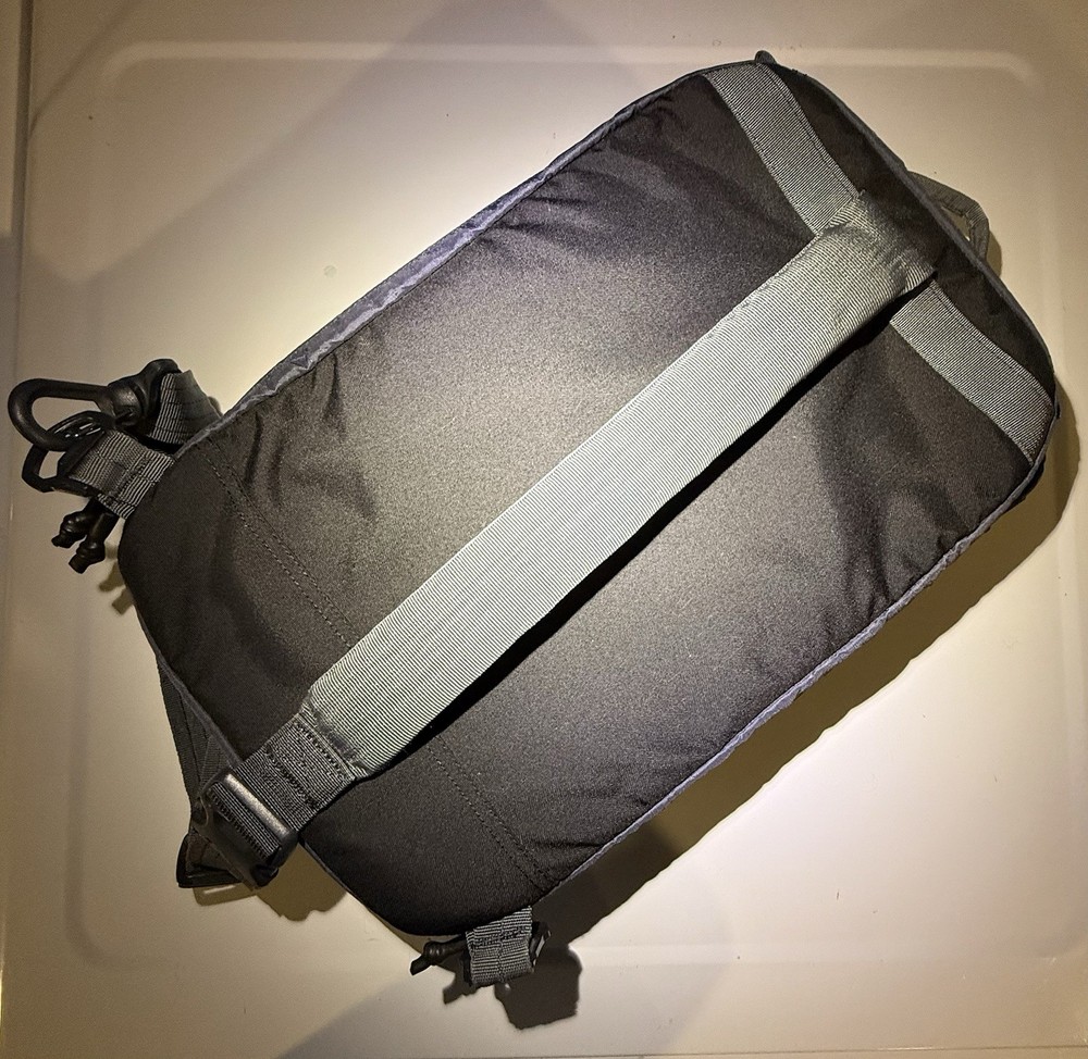 VIKTOS Upscale XL Midsize Concealed Carry Slingbag