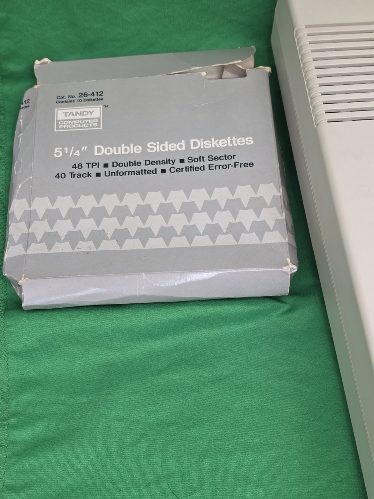 Commodore 1571 Disk Drive Floppy Diskettes With Original Box And Discs UNTESTED